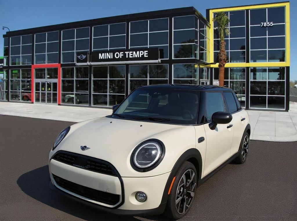 2026 MINI Hardtop 4 Door Oxford Edition's photo
