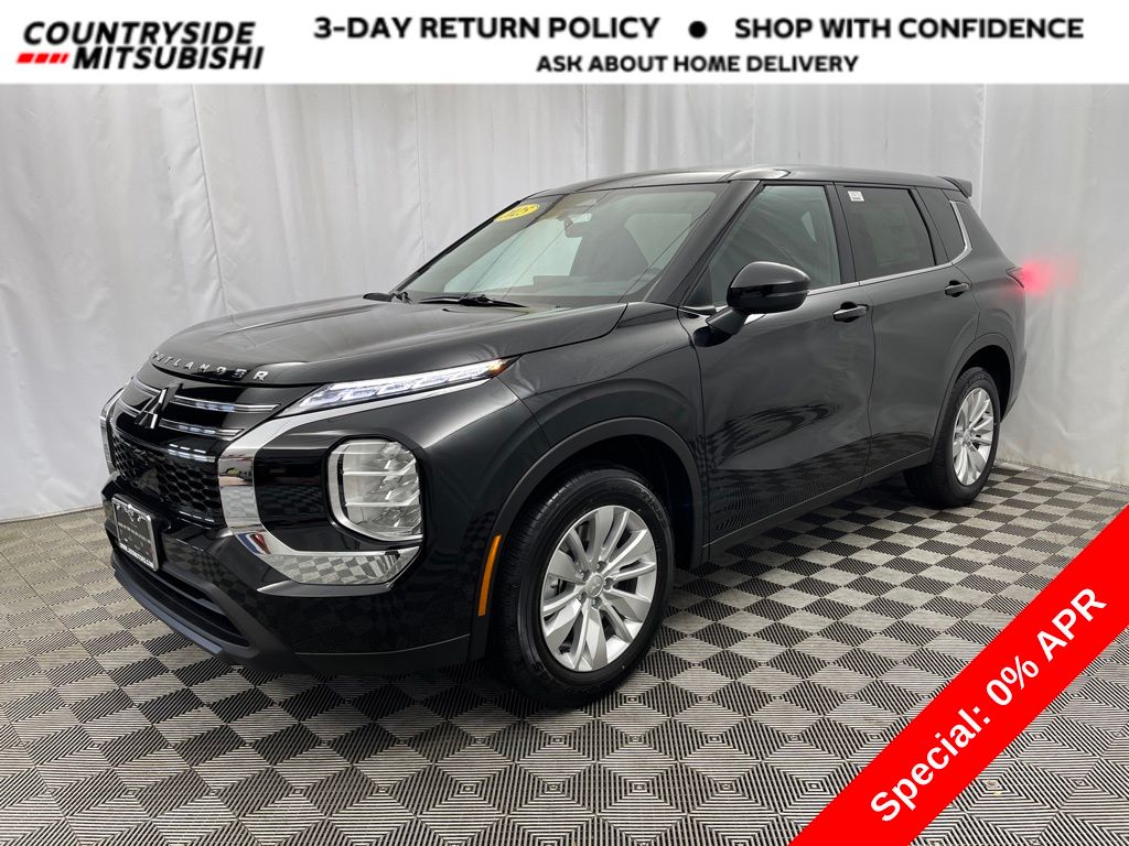 2025 Mitsubishi Outlander ES's photo