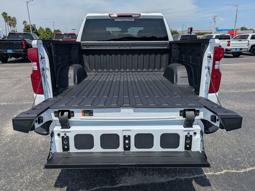 2025 Chevrolet Silverado 1500 Custom photo 28