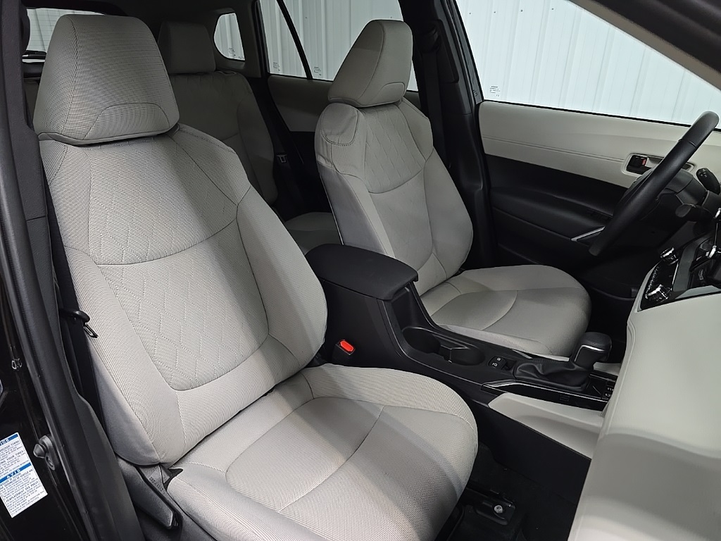 2022 Toyota Corolla Cross LE photo 13