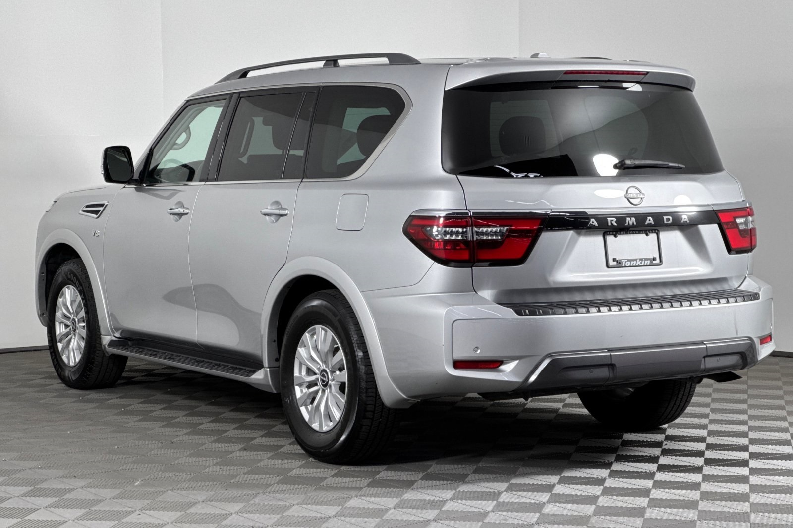 2022 Nissan Armada SV photo 3
