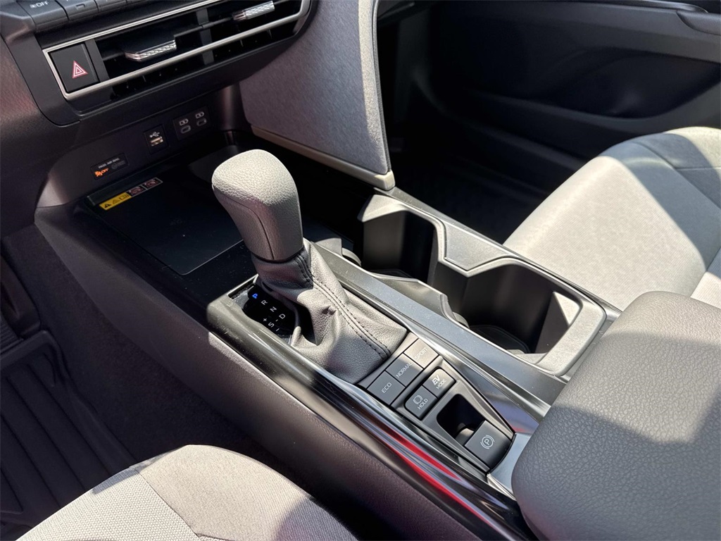 2025 Toyota Camry LE photo 14