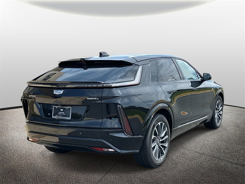 2025 Cadillac Lyriq Sport photo 2