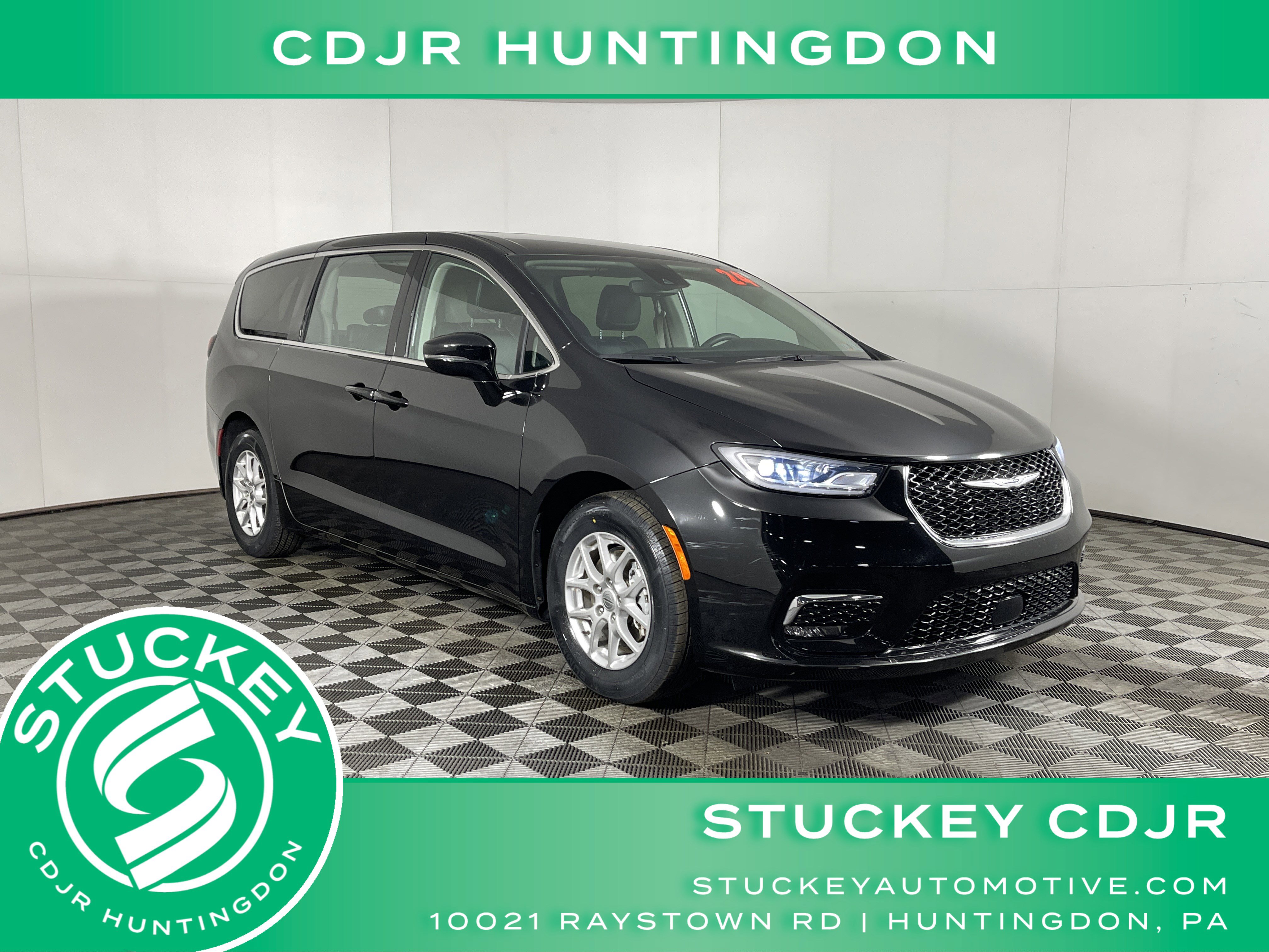 2024 Chrysler Pacifica Touring L's photo