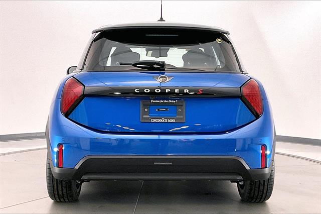 2025 Mini Cooper S Hardtop 2 Door Iconic photo 2