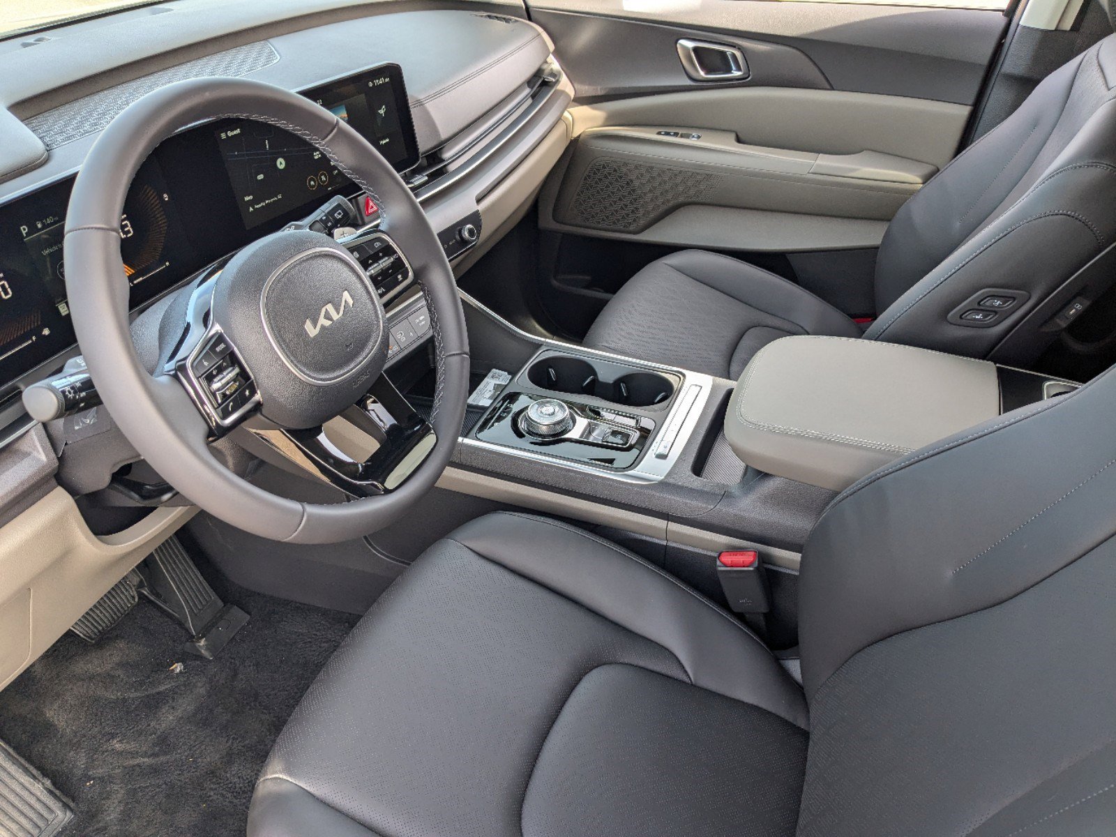 2025 Kia Carnival EX photo 17