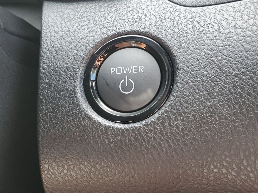 2025 Toyota Camry SE photo 28