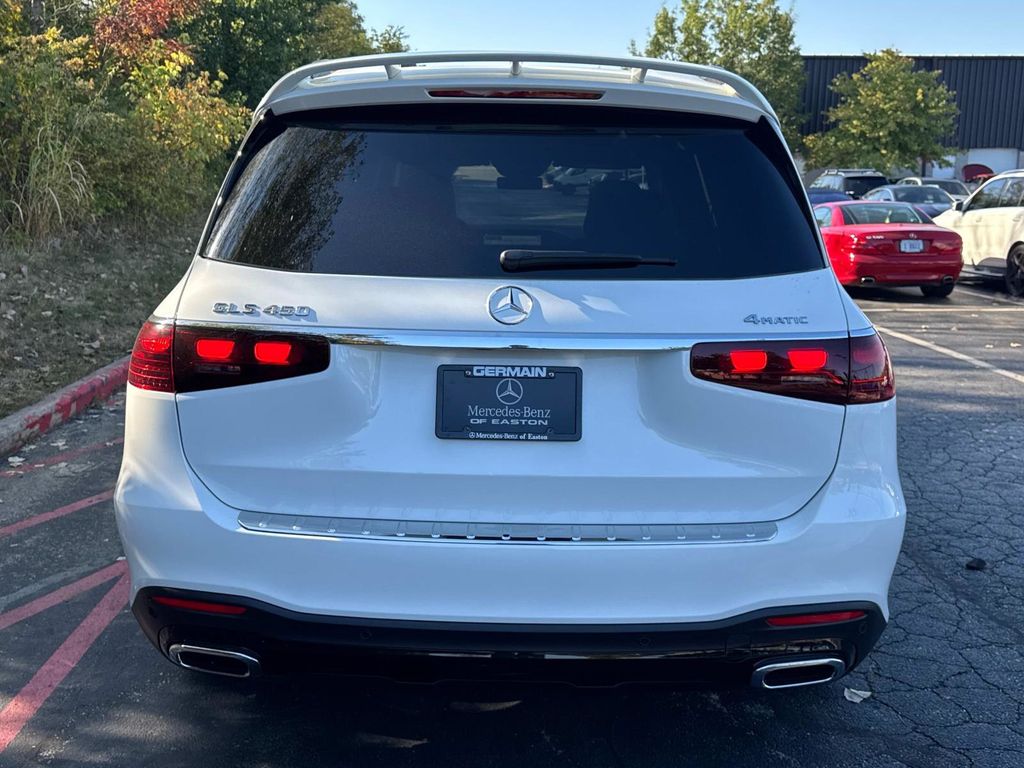 2026 Mercedes Benz GLS 450 4MATIC photo 2