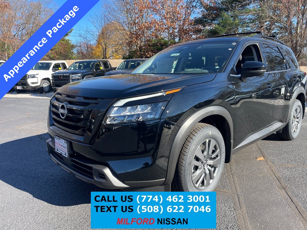 2025 Nissan Pathfinder SV's photo
