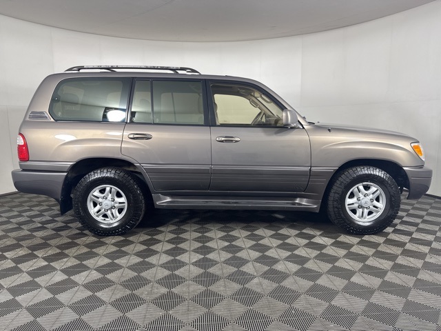1999 Lexus LX 470 photo 2