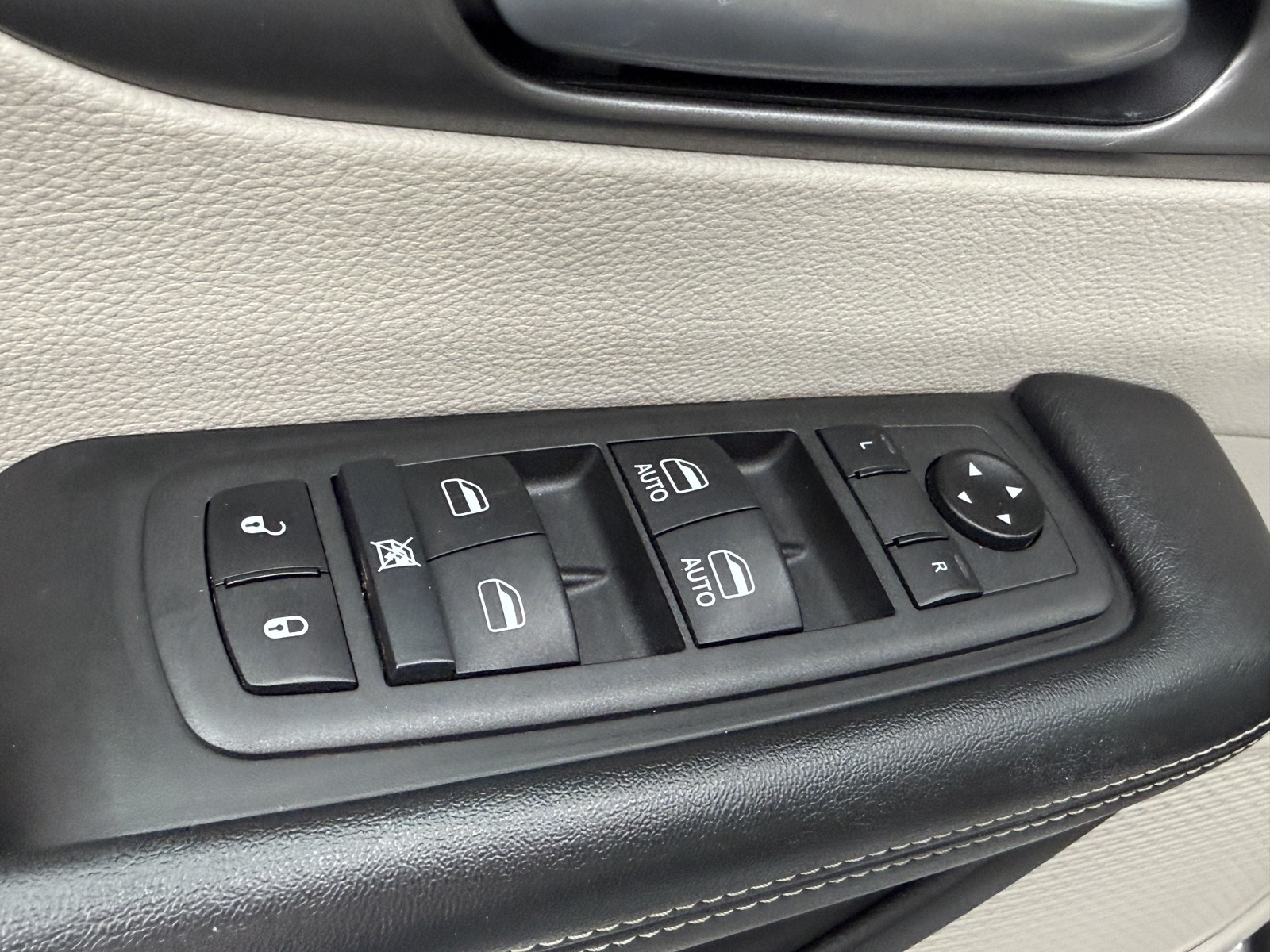 2021 Chrysler Pacifica Hybrid Touring L photo 44