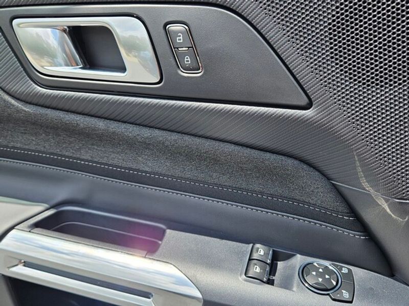 2025 Ford Mustang EcoBoost photo 21