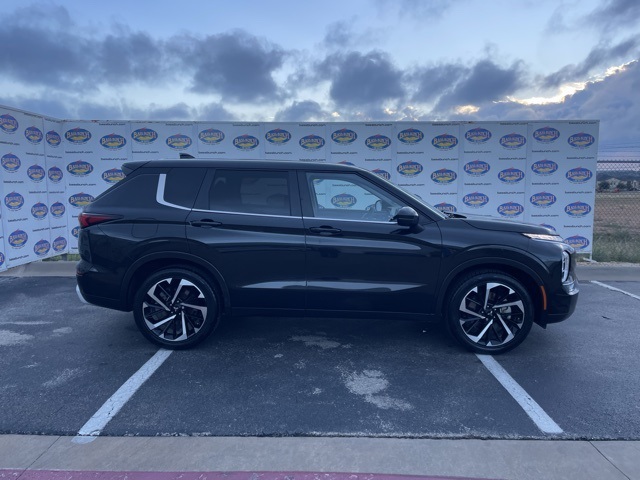 2023 Mitsubishi Outlander SE