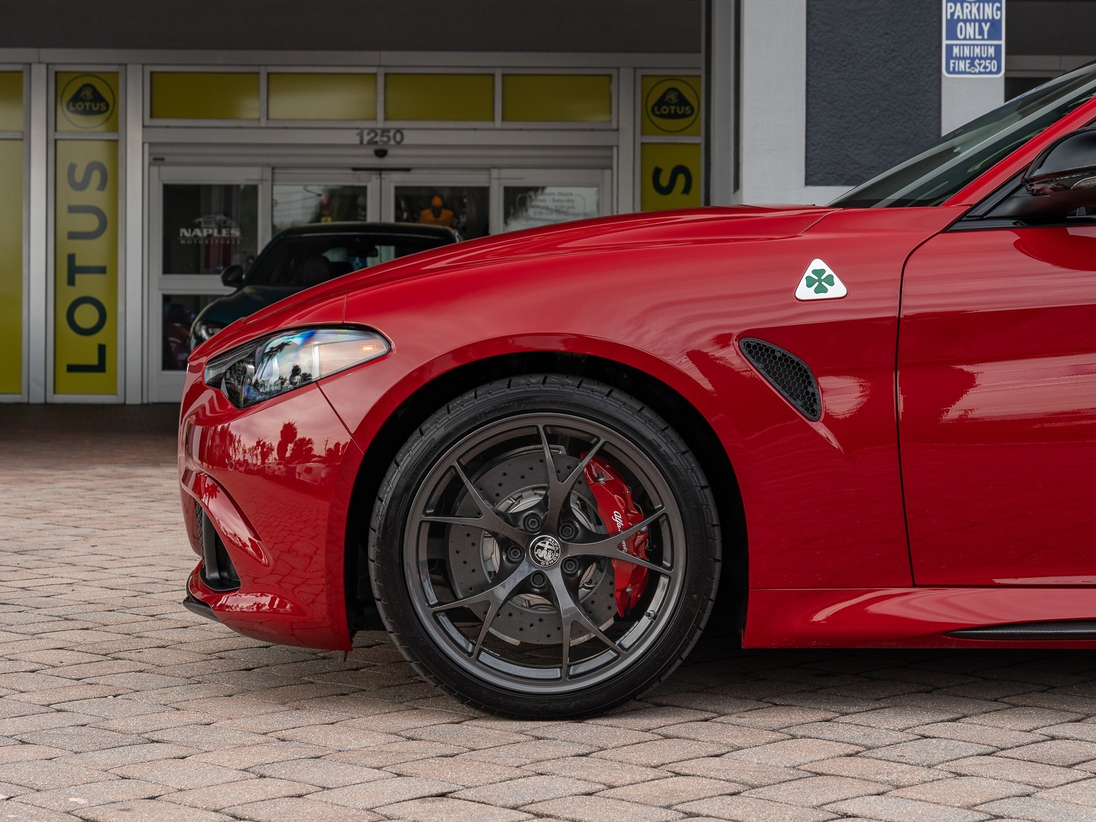 2024 Alfa Romeo Giulia Quadrifoglio photo 8