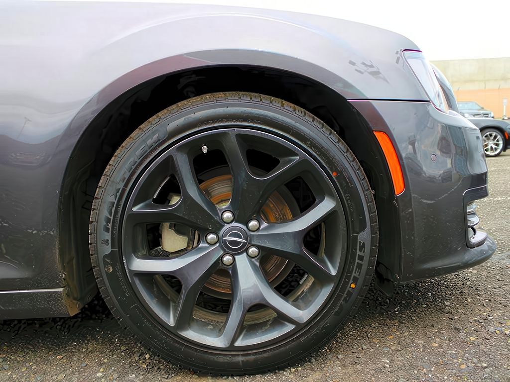 2022 Chrysler 300 Touring L photo 18
