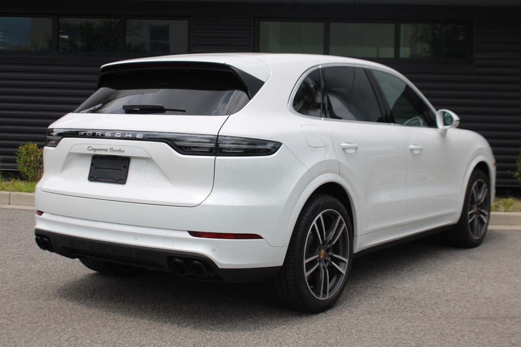 2023 Porsche Cayenne Turbo photo 7