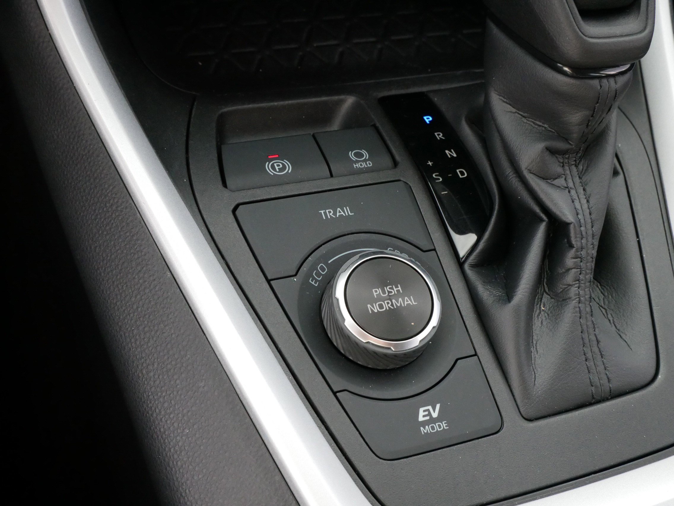 2022 Toyota RAV4 Hybrid XLE photo 25