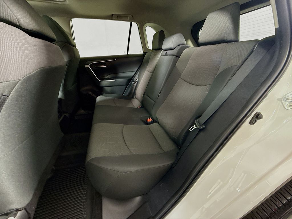 2022 Toyota RAV4 XLE photo 24