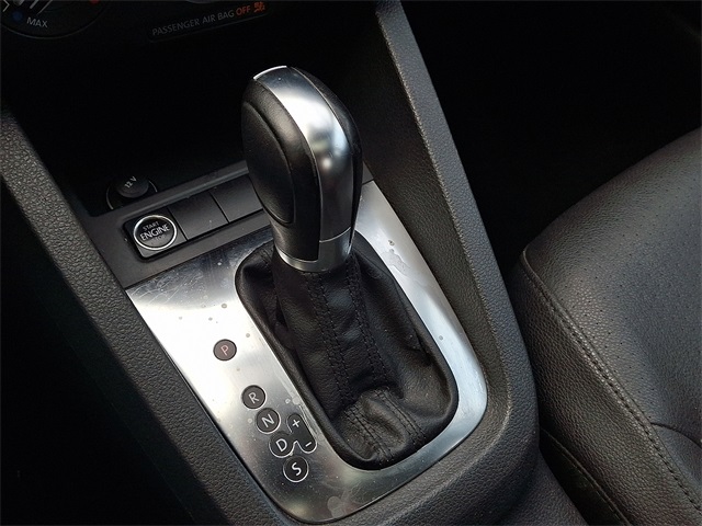 2011 Volkswagen Jetta SEL photo 14