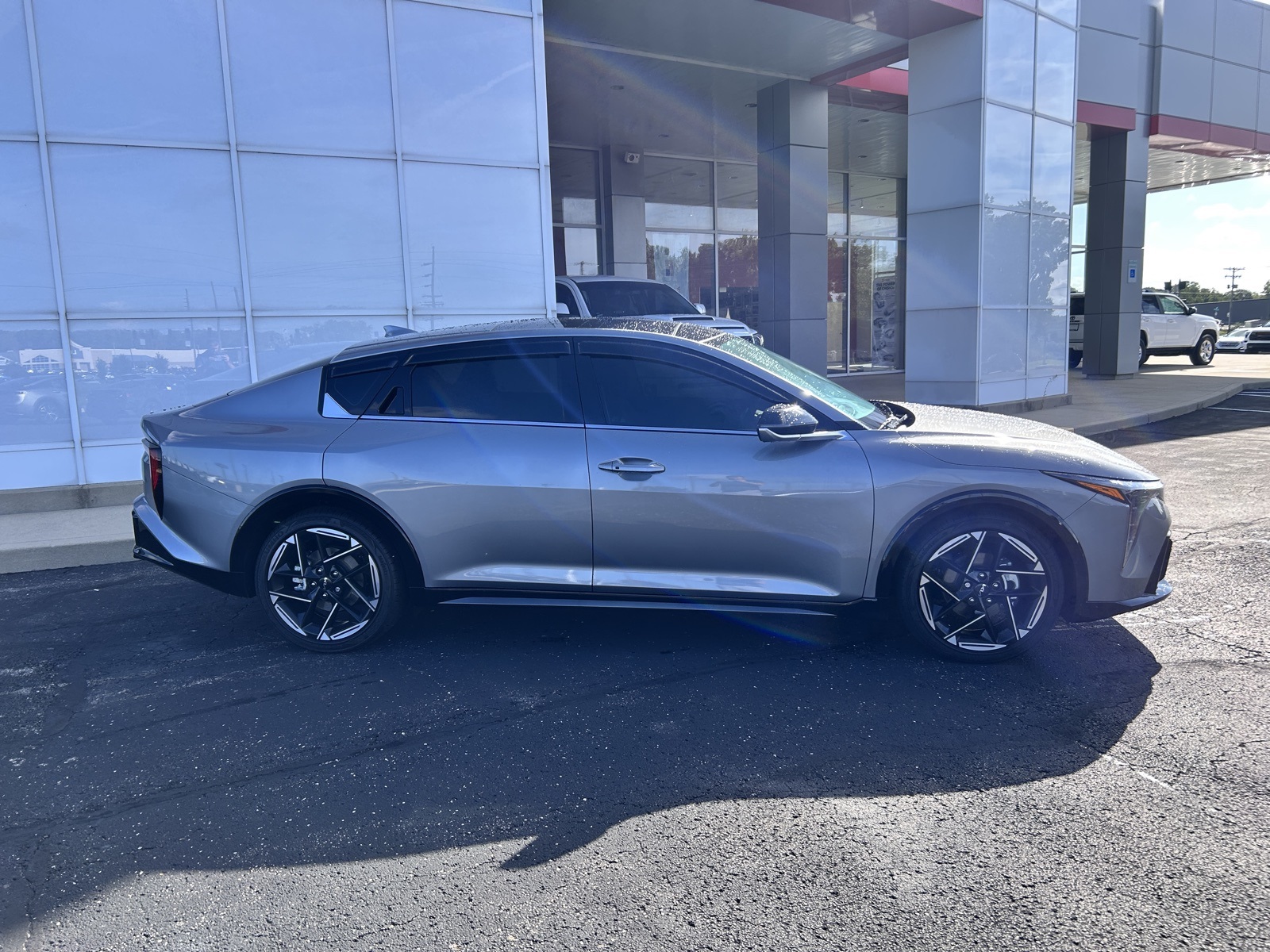 2025 Kia K4 GT-Line photo 2