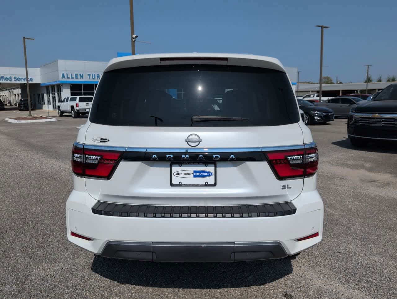 2023 Nissan Armada SL photo 3