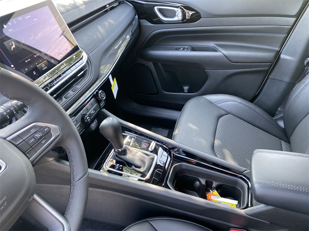 2025 Jeep Compass Latitude photo 27