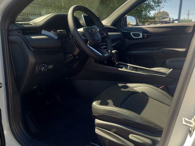 2026 Jeep Compass Latitude photo 5