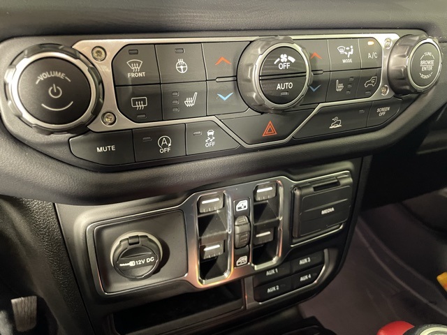 2025 Jeep Wrangler Sahara photo 29