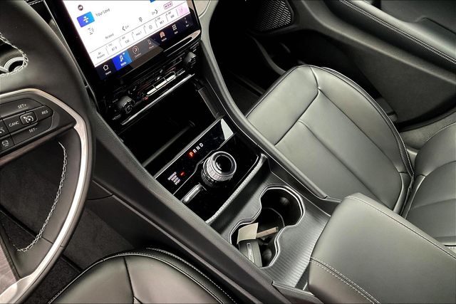 2025 Jeep Grand Cherokee Limited photo 8