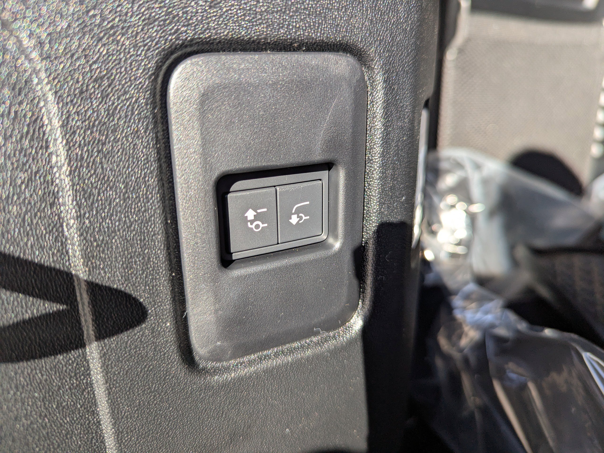 2026 Land Rover Defender 110 S photo 5