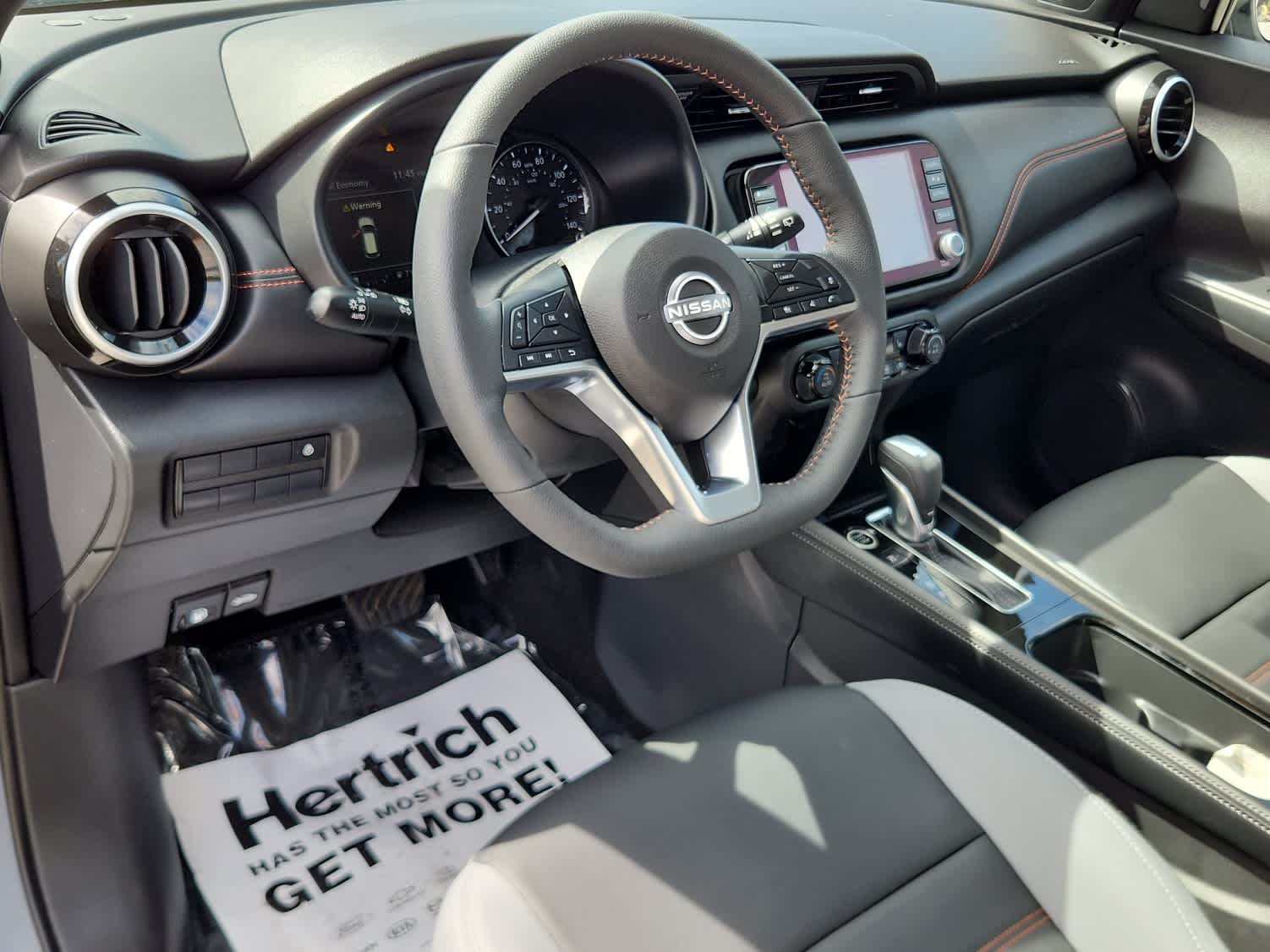 2024 Nissan Kicks SR photo 9