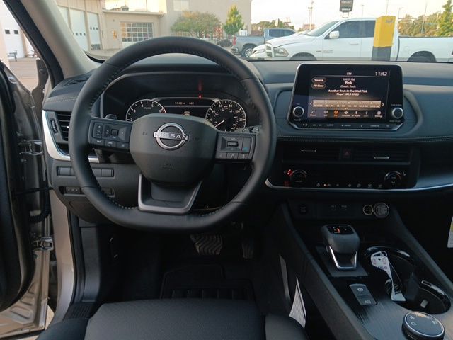 2026 Nissan Rogue SV photo 23