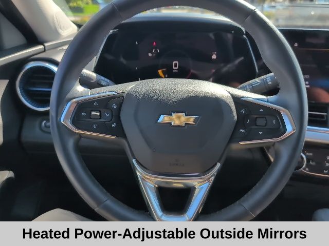 2025 Chevrolet Trax LT photo 7