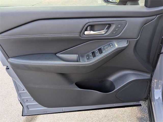 2024 Nissan Rogue SL photo 12