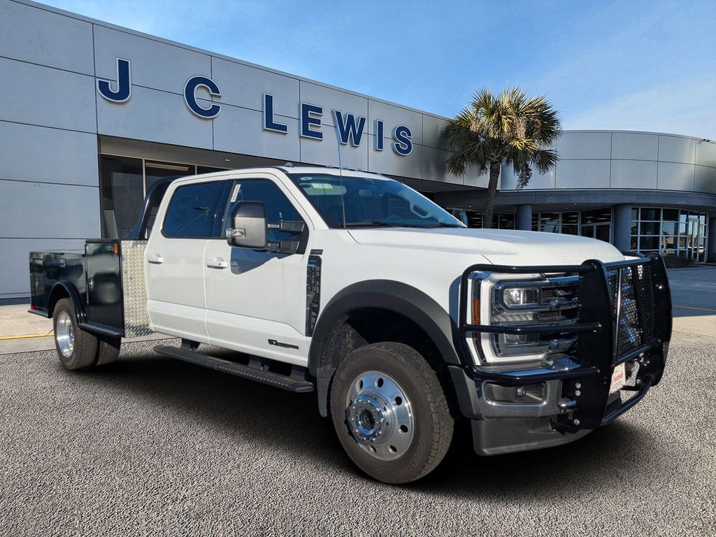 2025 Ford F-550 Super Duty Chassis Cab Lariat's photo
