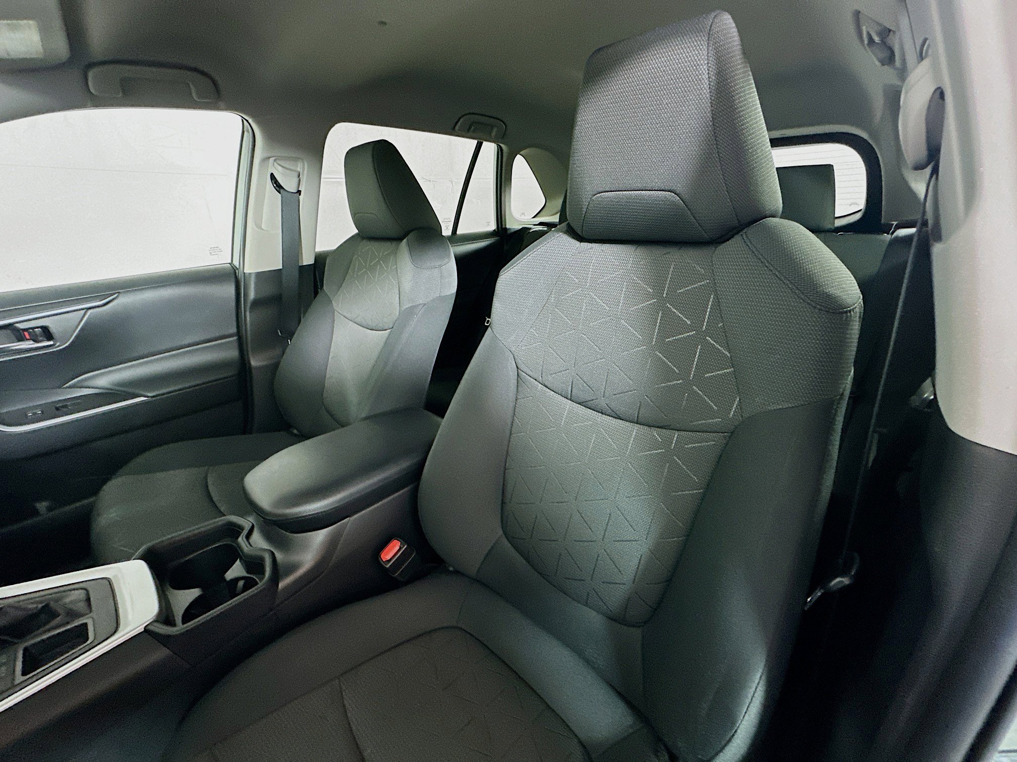 2021 Toyota RAV4 XLE photo 18