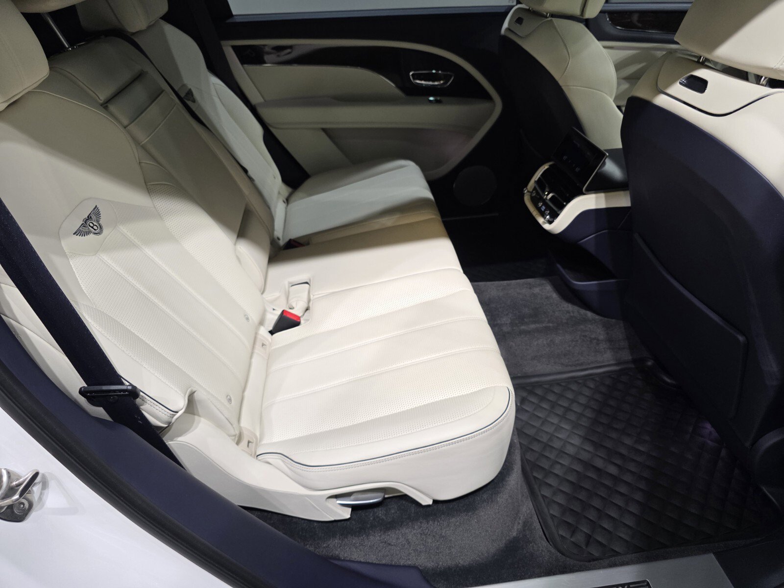 2023 Bentley Bentayga EWB Azure Mulliner photo 20