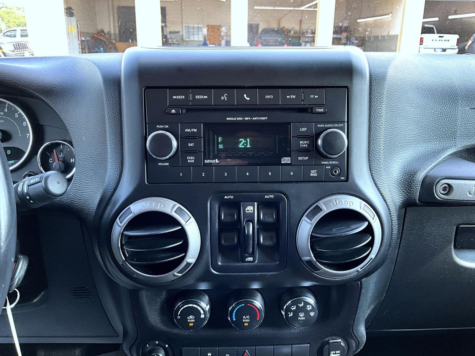 2015 Jeep Wrangler Unlimited Sport photo 13