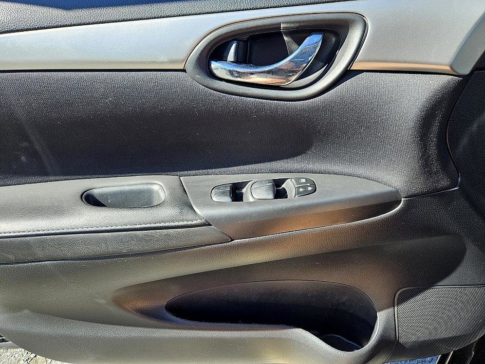 2018 Nissan Sentra S photo 27
