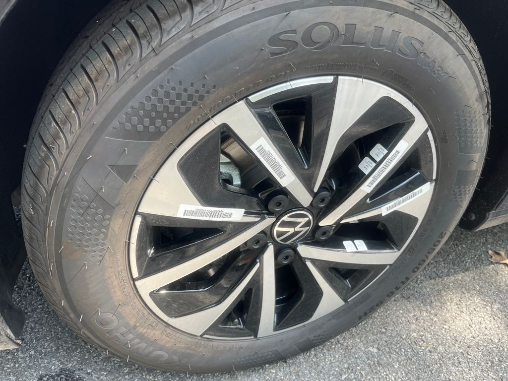 2025 Volkswagen Jetta 1.5T S photo 2