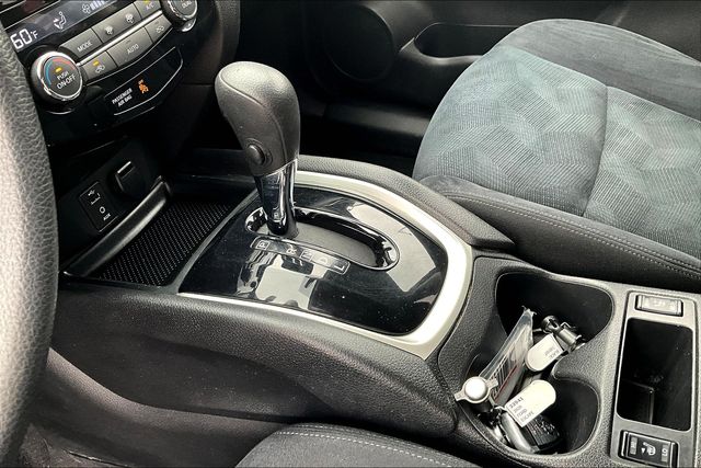 2016 Nissan Rogue SV photo 11