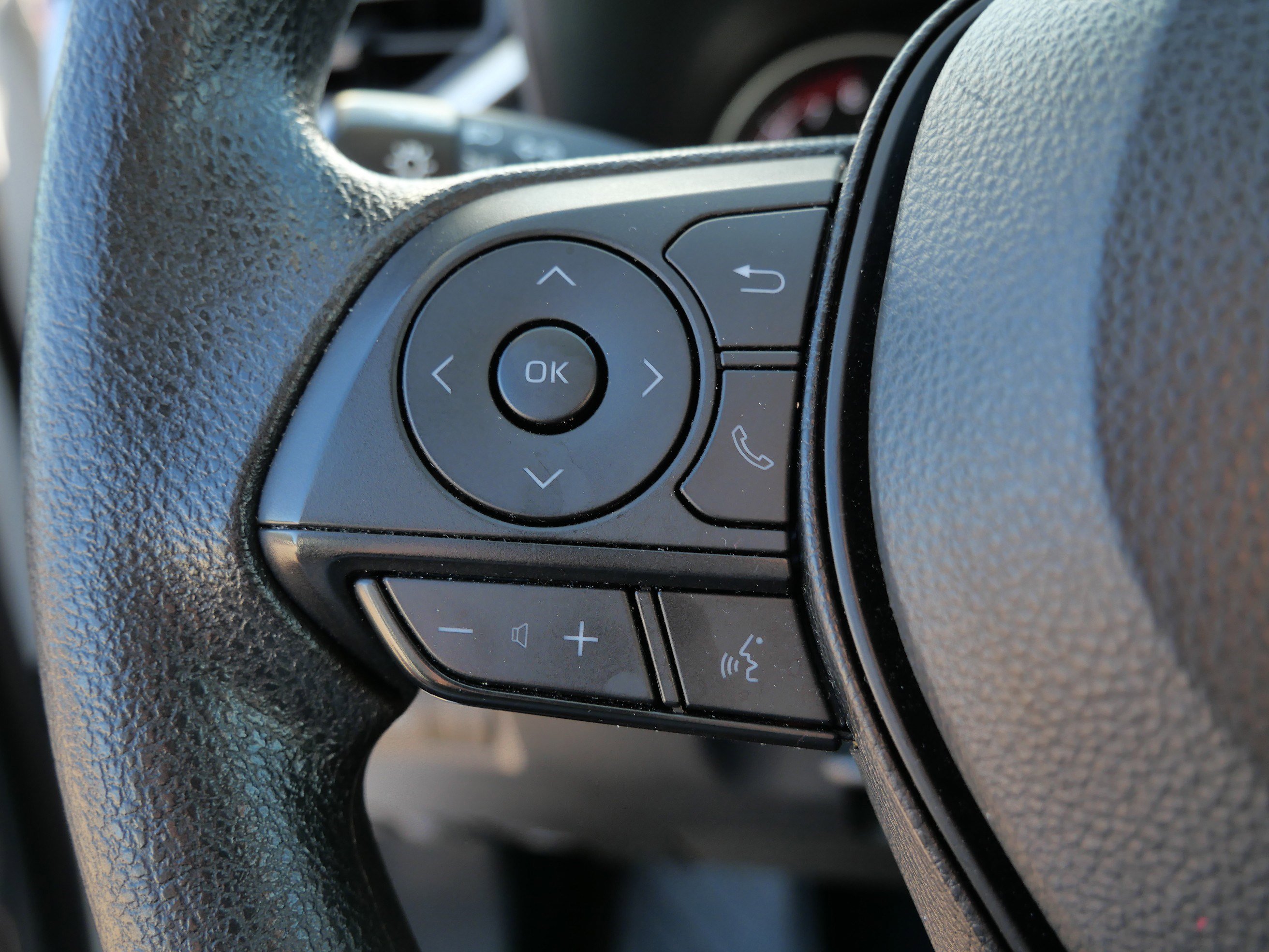 2023 Toyota RAV4 XLE photo 26