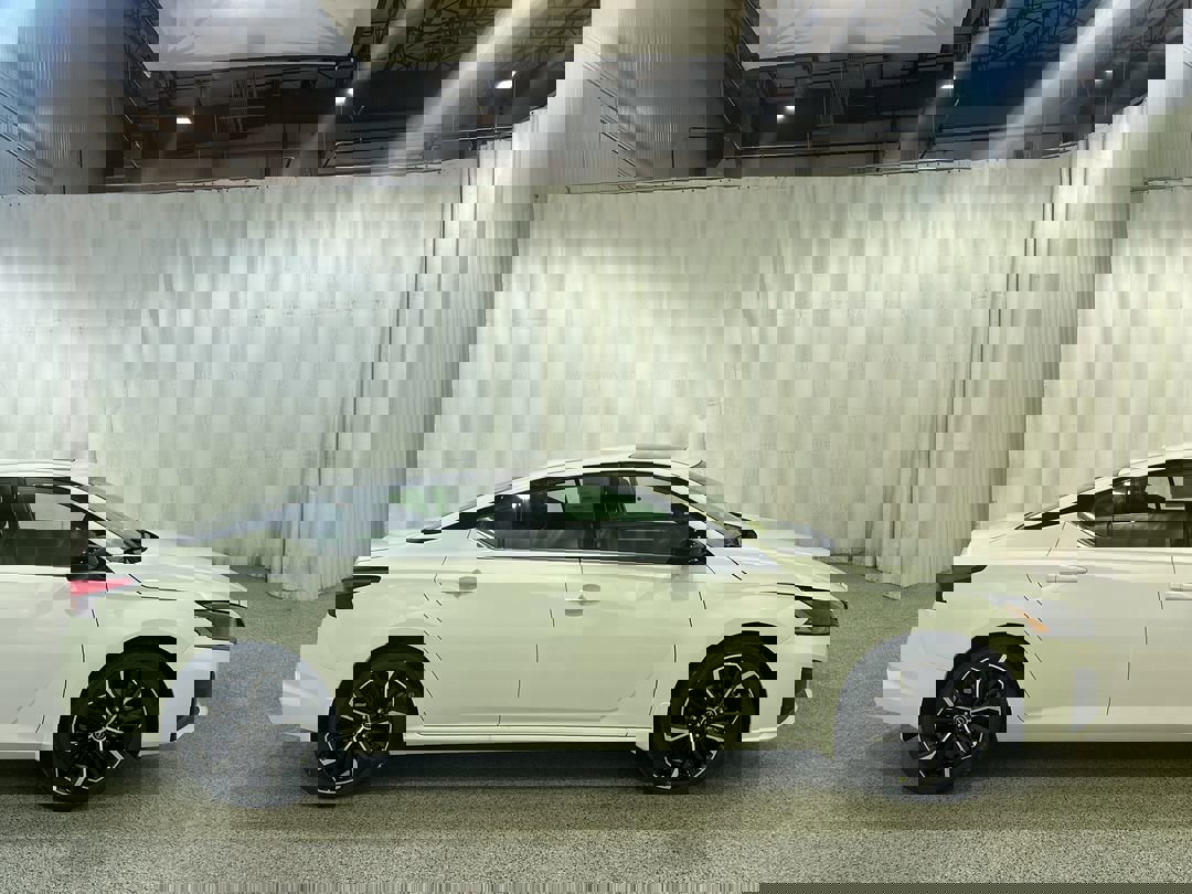 2025 Nissan Altima SR photo 4