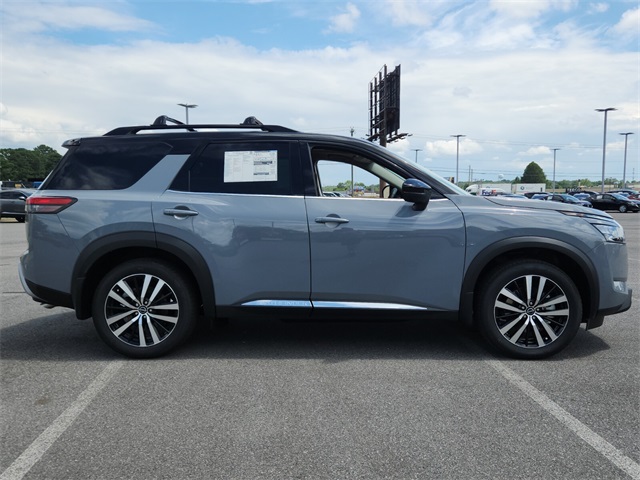 2025 Nissan Pathfinder Platinum photo 2