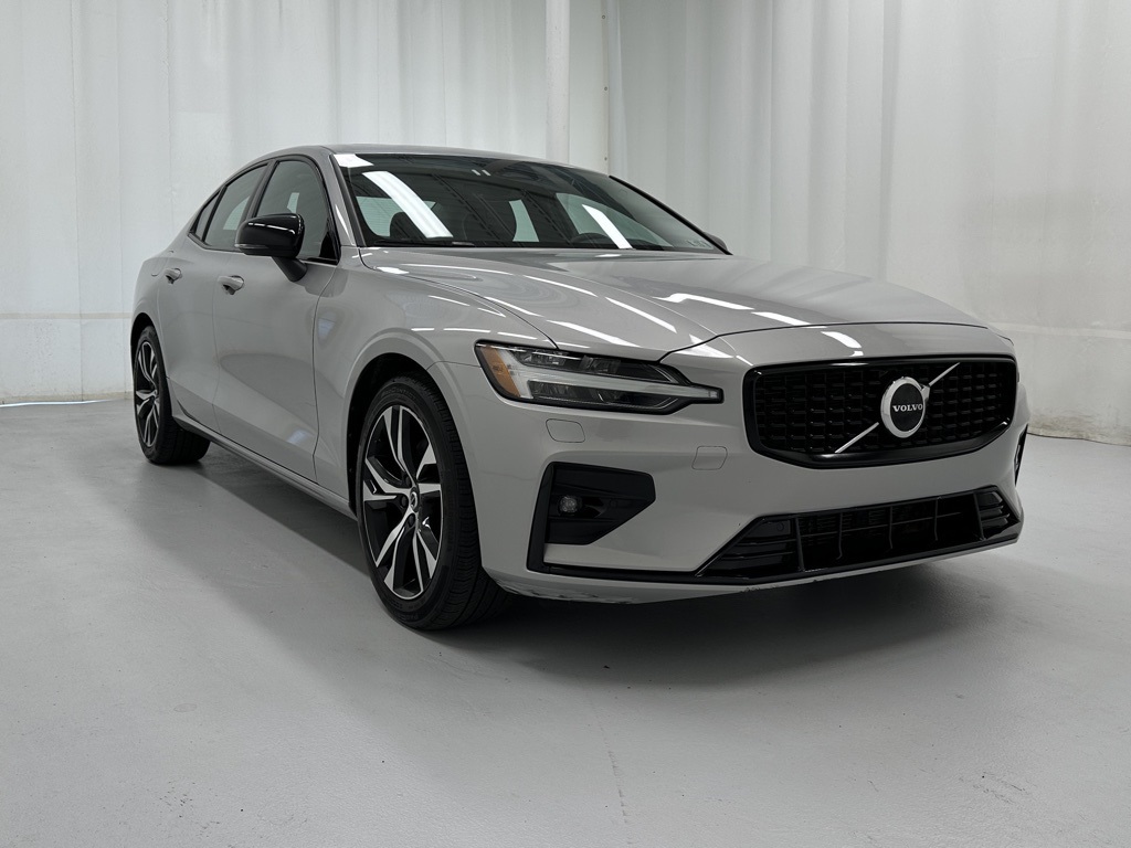 2024 Volvo S60 B5 Core photo 2