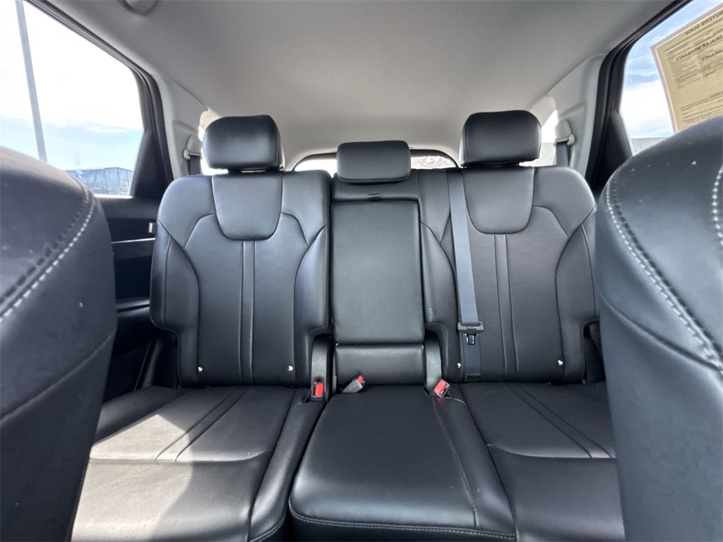 2025 Kia Sorento S photo 13