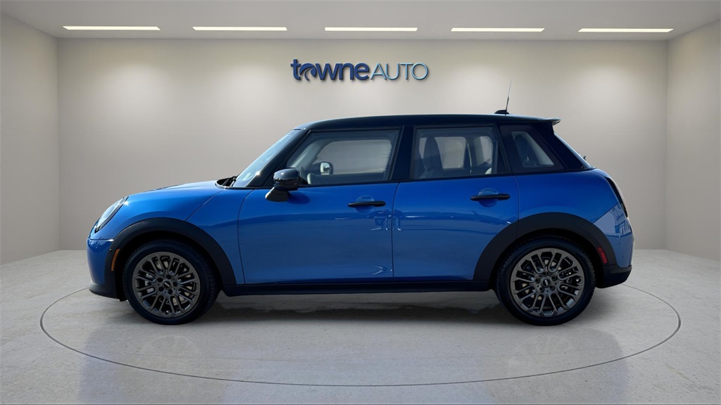 2025 Mini Cooper Hardtop 4 Door Signature photo 2