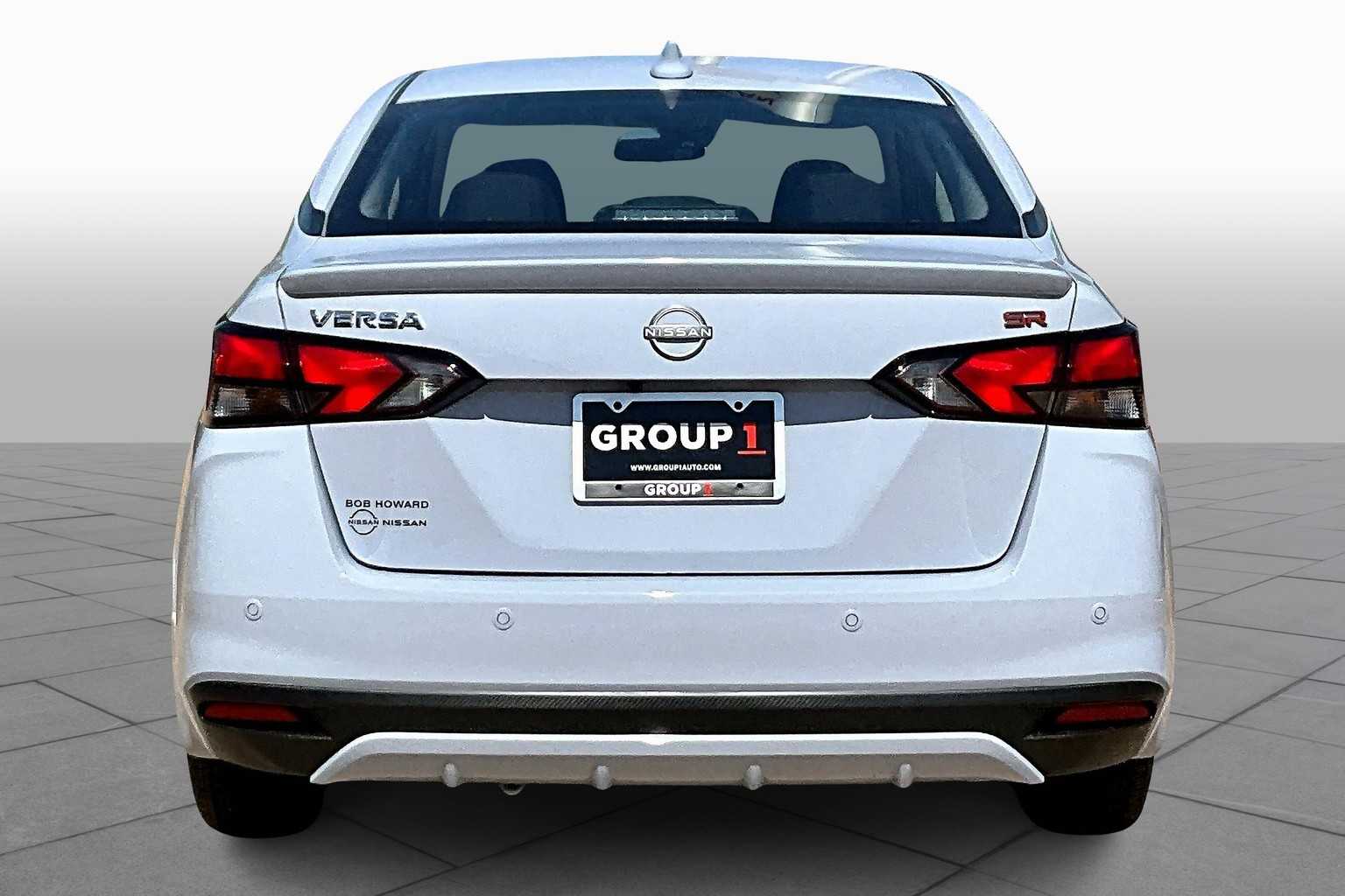 2025 Nissan Versa SR photo 4