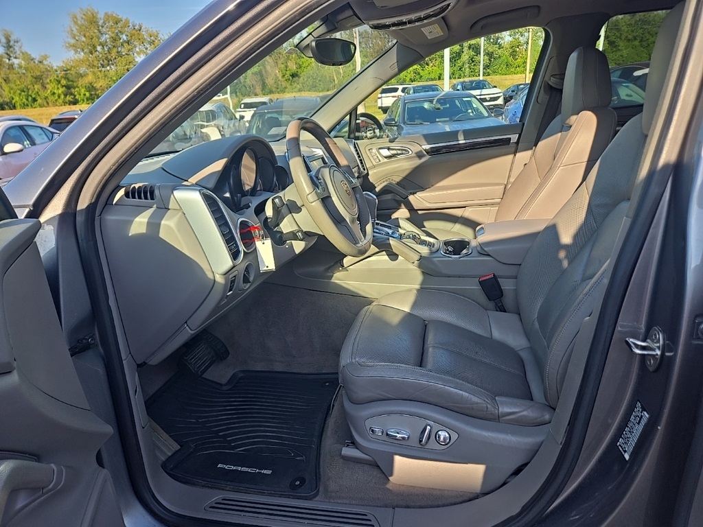 2013 Porsche Cayenne Base photo 9