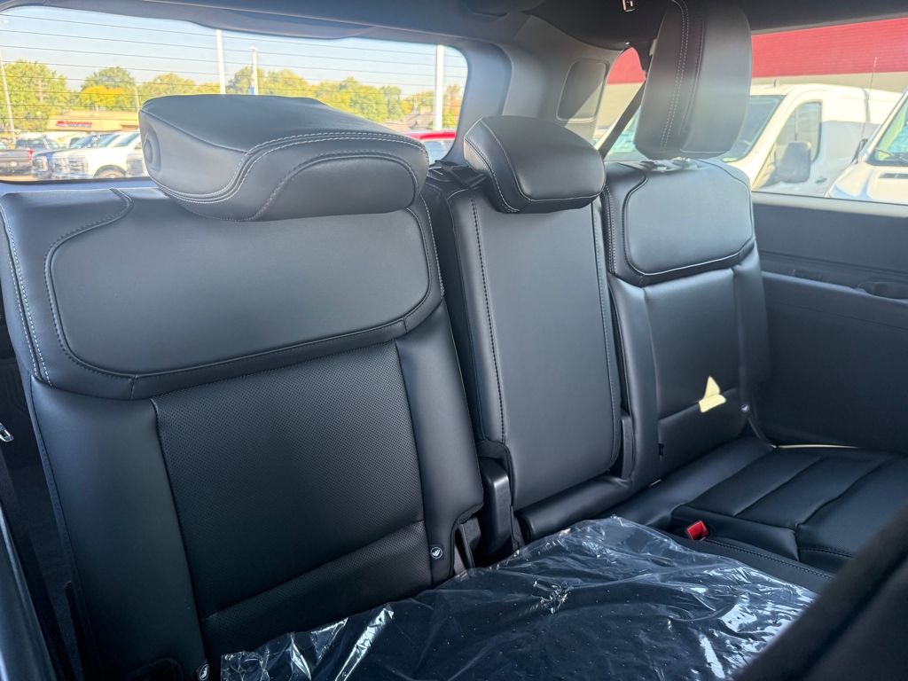 2025 Ford Expedition Platinum MAX photo 7